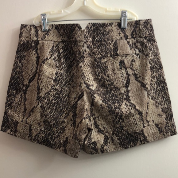 BCBGMAXAZRIA shorts size 4 - Picture 2 of 2
